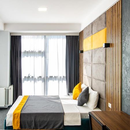 Bg Palace Hotel Tbilisi Bagian luar foto