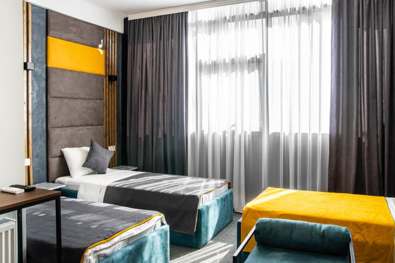 Bg Palace Hotel Tbilisi Bagian luar foto