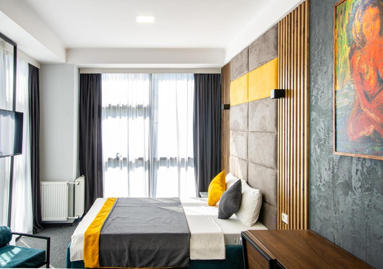 Bg Palace Hotel Tbilisi Bagian luar foto