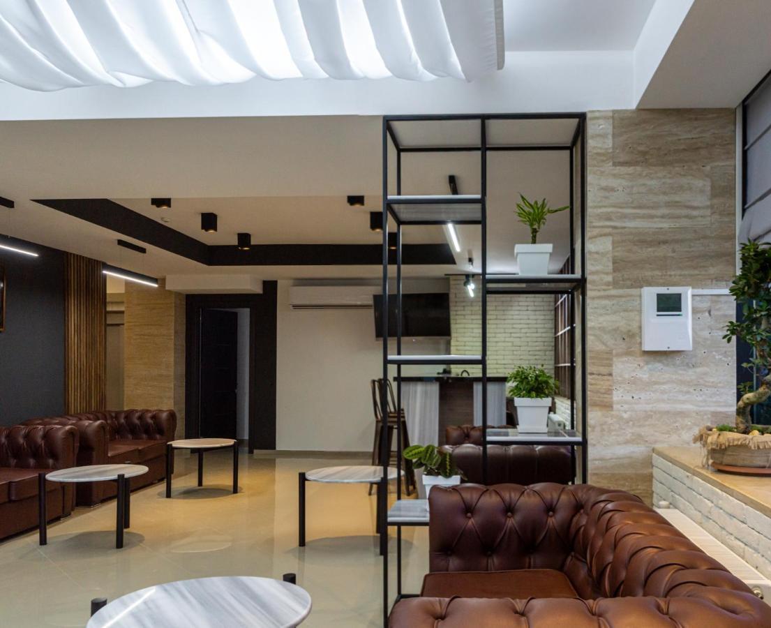 Bg Palace Hotel Tbilisi Bagian luar foto