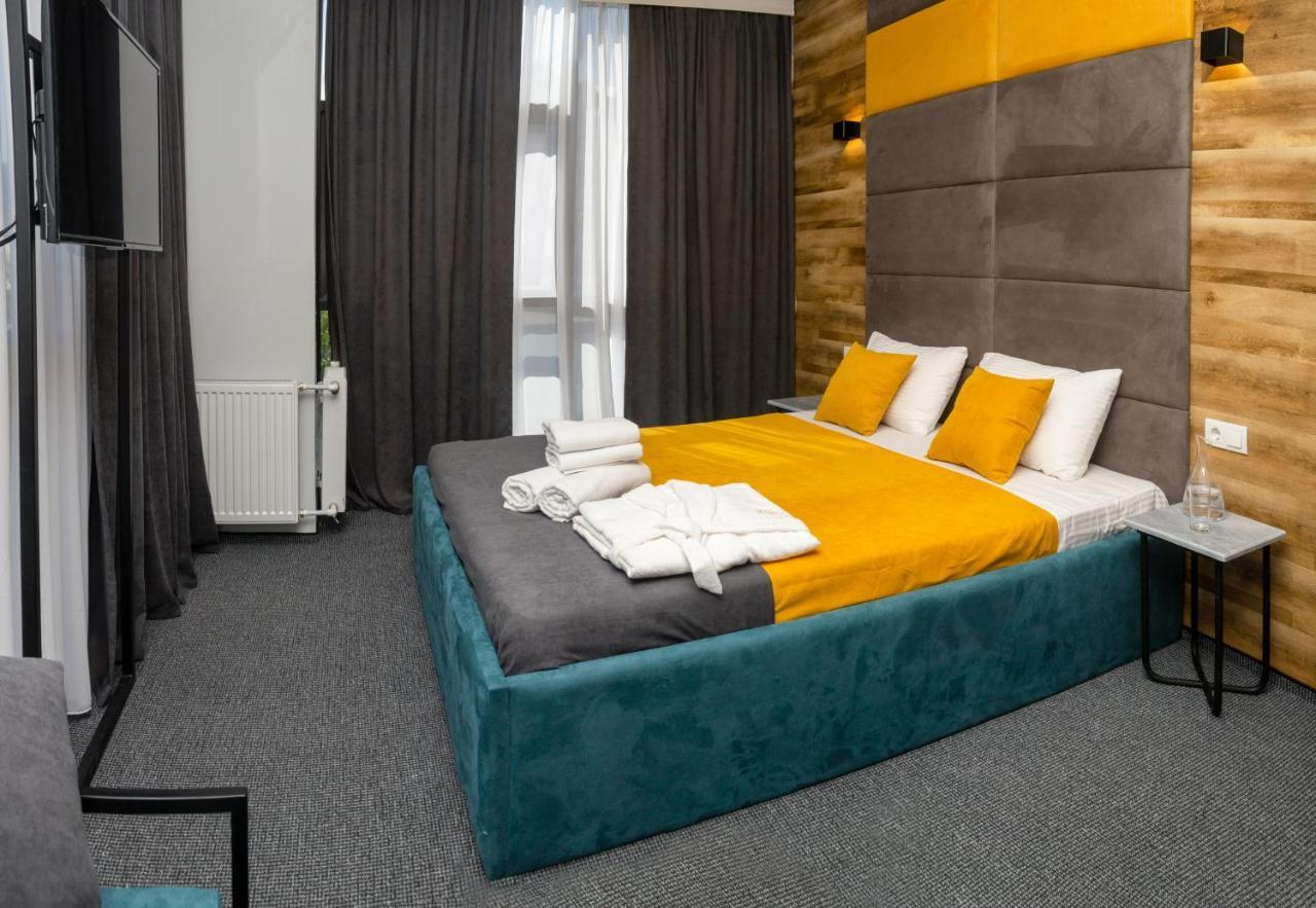 Bg Palace Hotel Tbilisi Bagian luar foto