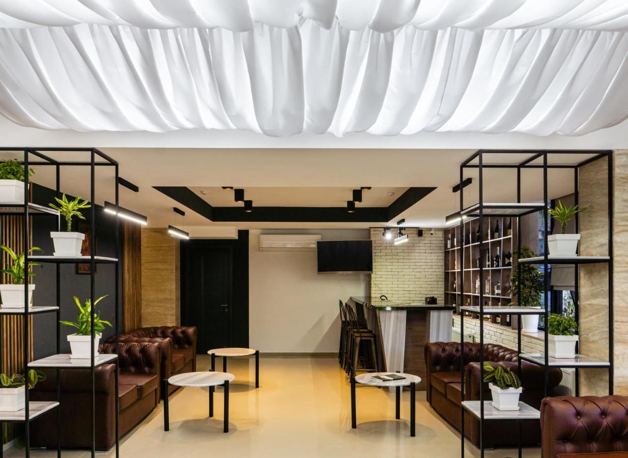Bg Palace Hotel Tbilisi Bagian luar foto